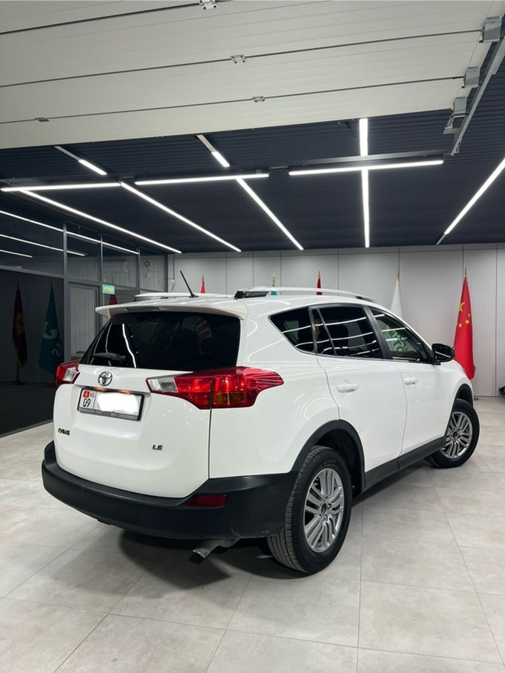 Toyota RAV4: 2015 г., 2.5 л, Автомат, Бензин, Кроссовер: фото 3