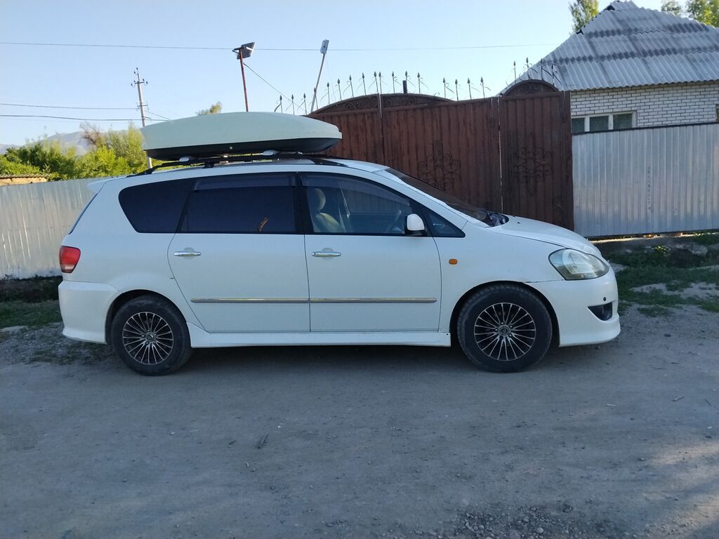 Toyota Ipsum: 2003 г., 2.4 л, Автомат, Бензин, Минивэн: фото 2