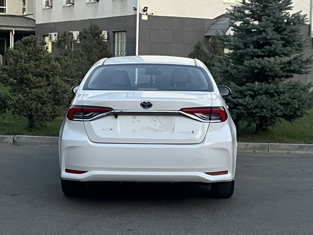 Toyota Corolla: 2022 г., 1.8 л, Вариатор, Гибрид, Седан: фото 4
