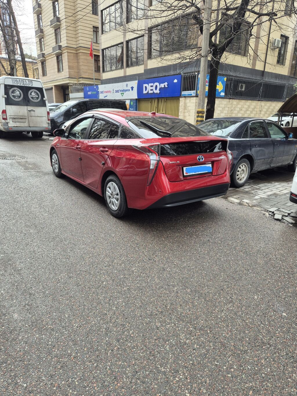 Toyota Prius 2018, гибрид, хэтчбек: фото 2