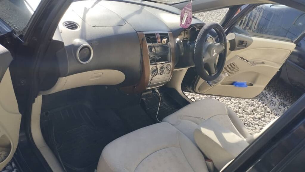 Mitsubishi Colt: 2003 г., 1.3 л, Вариатор, Бензин, Хэтчбэк — фото 5