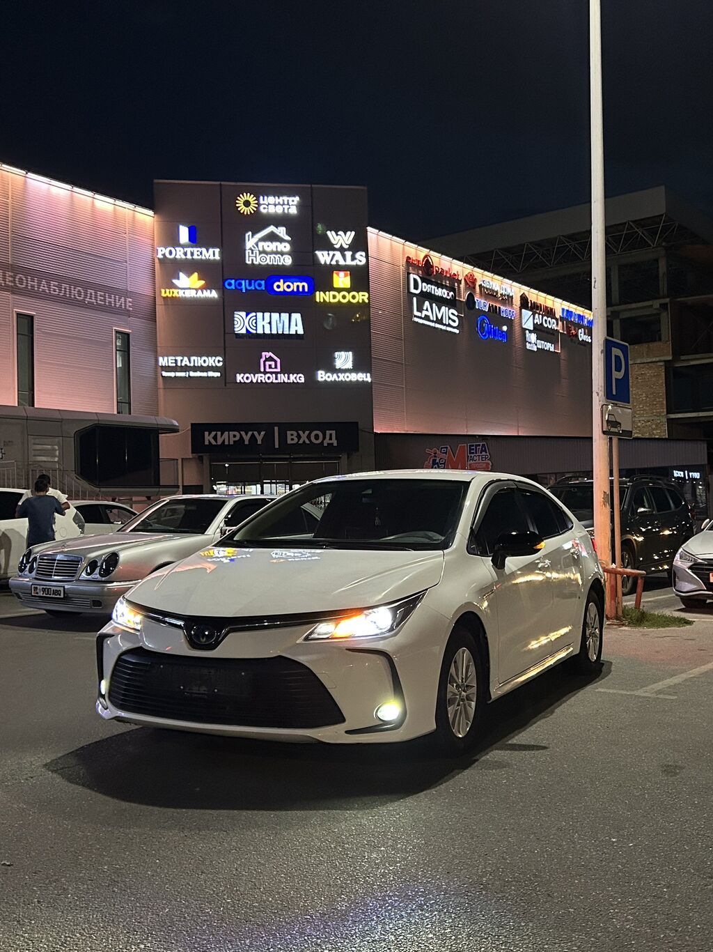 Toyota Corolla: 2019 г., 1.8 л, Автомат, Бензин, Седан: фото 3