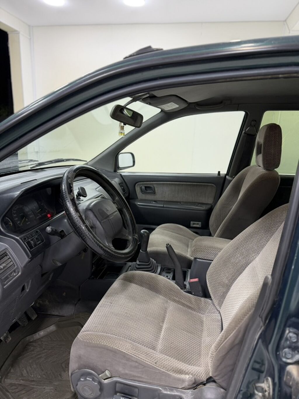 Mitsubishi Space Wagon: 1997 г., 2 л, Механика, Бензин, Минивэн: фото 6