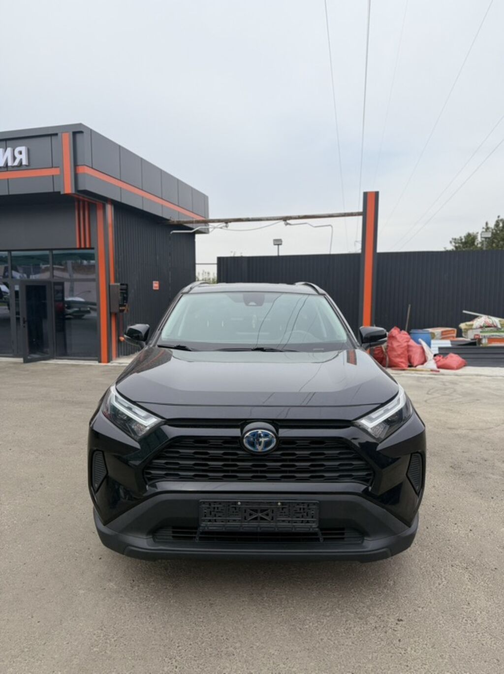 Toyota RAV4: 2022 г., 2.5 л, Автомат, Гибрид, Кроссовер: фото 1