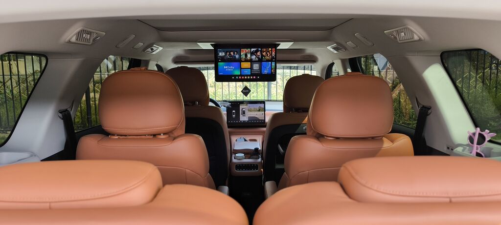 LEAPMOTOR C16 — 3 в 1 plug in hybrid, общий запас хода 0 км (на: фото 7