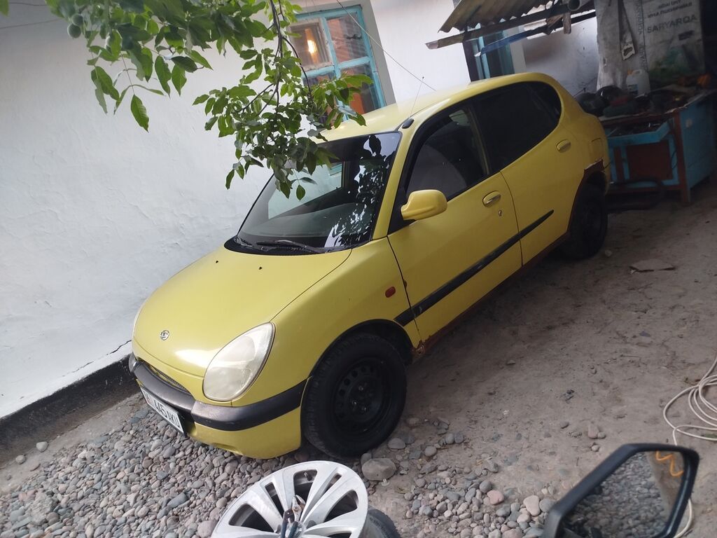 Daihatsu Sirion: 1999 г., 1 л, Механика, Бензин, Хэтчбэк: фото 4