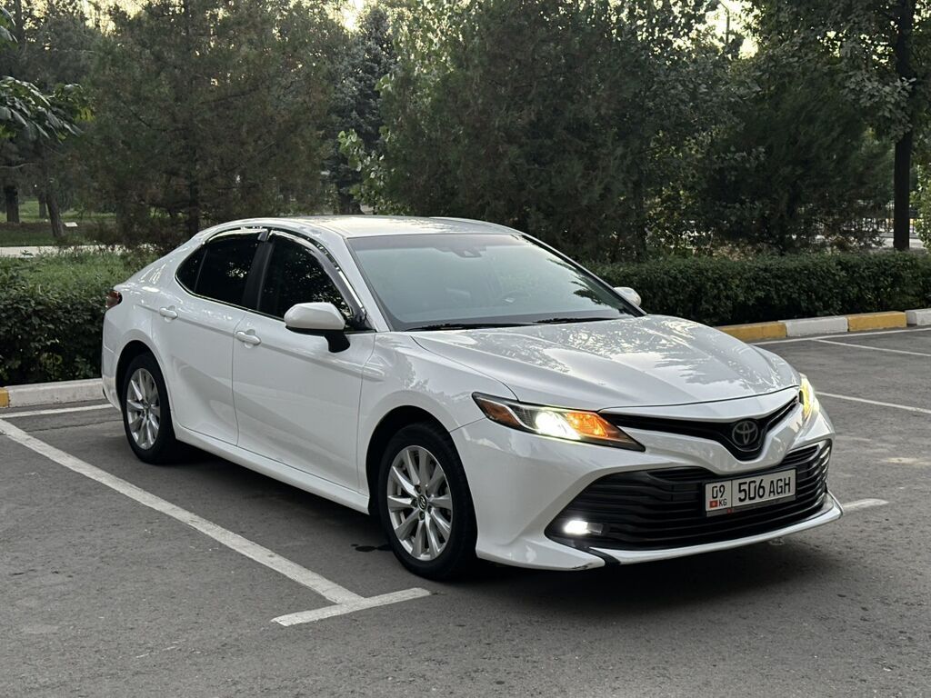 Toyota Camry: 2018 г., 2.5 л, Автомат, Бензин, Седан: фото 2