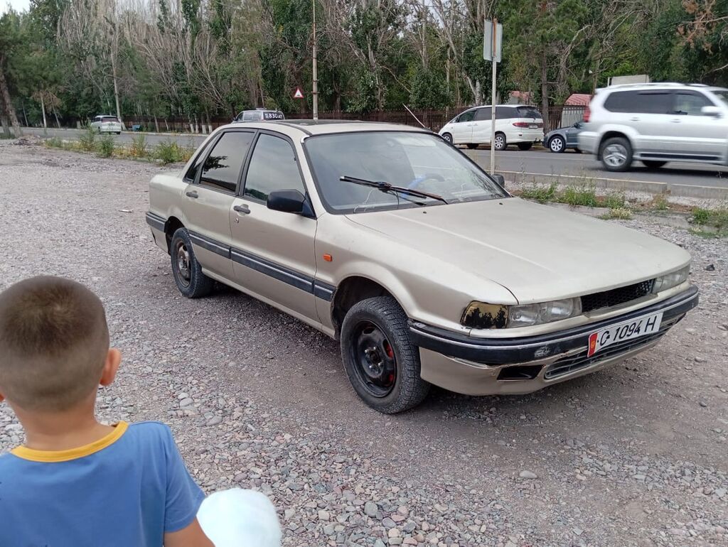 Mitsubishi Galant: 1988 г., 1.8 л, Механика, Бензин, Седан: фото 2