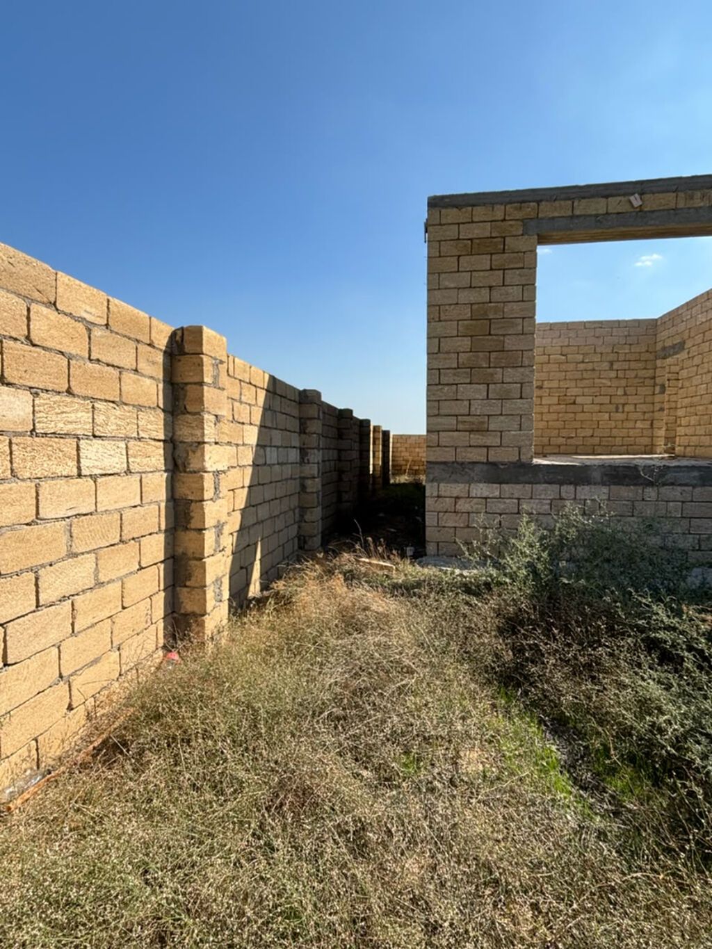 Saray 5 otaqlı, 200 kv. m, Təmirsiz