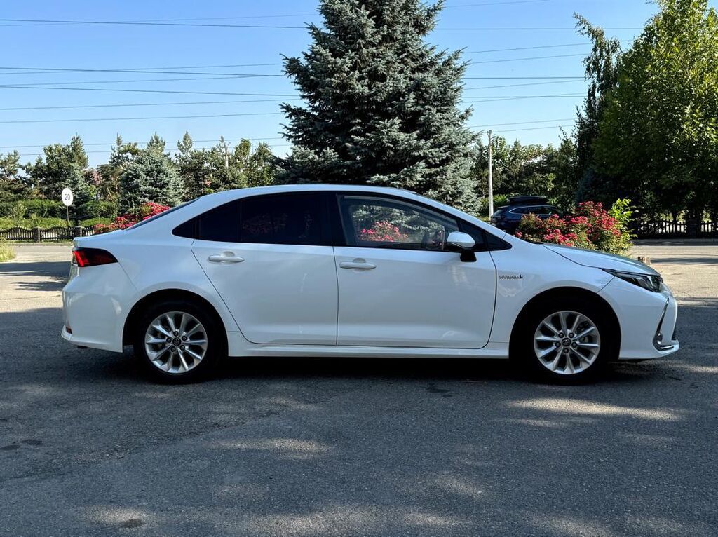 Toyota Corolla: 2022 г., 1.8 л, Вариатор, Гибрид, Седан: фото 4