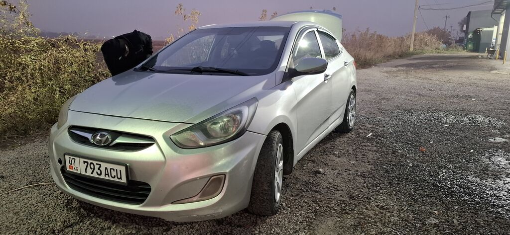 Hyundai Solaris: 2011 г., 1.6 л, Механика, Бензин, Седан: фото 2