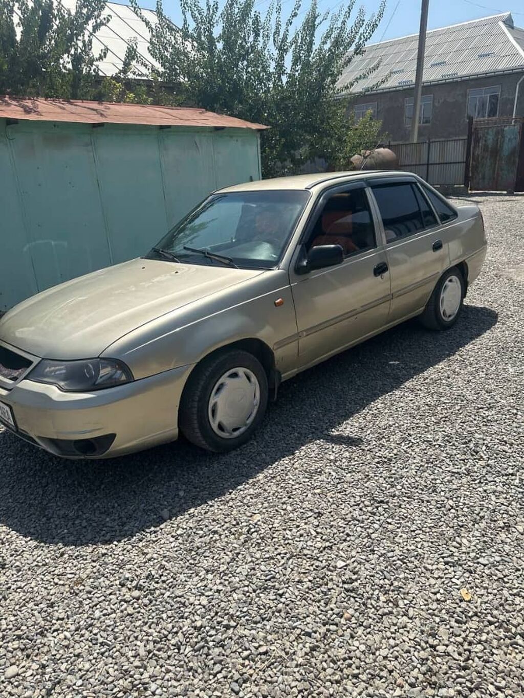 Daewoo Nexia: 2010 г., Механика, Седан: фото 2