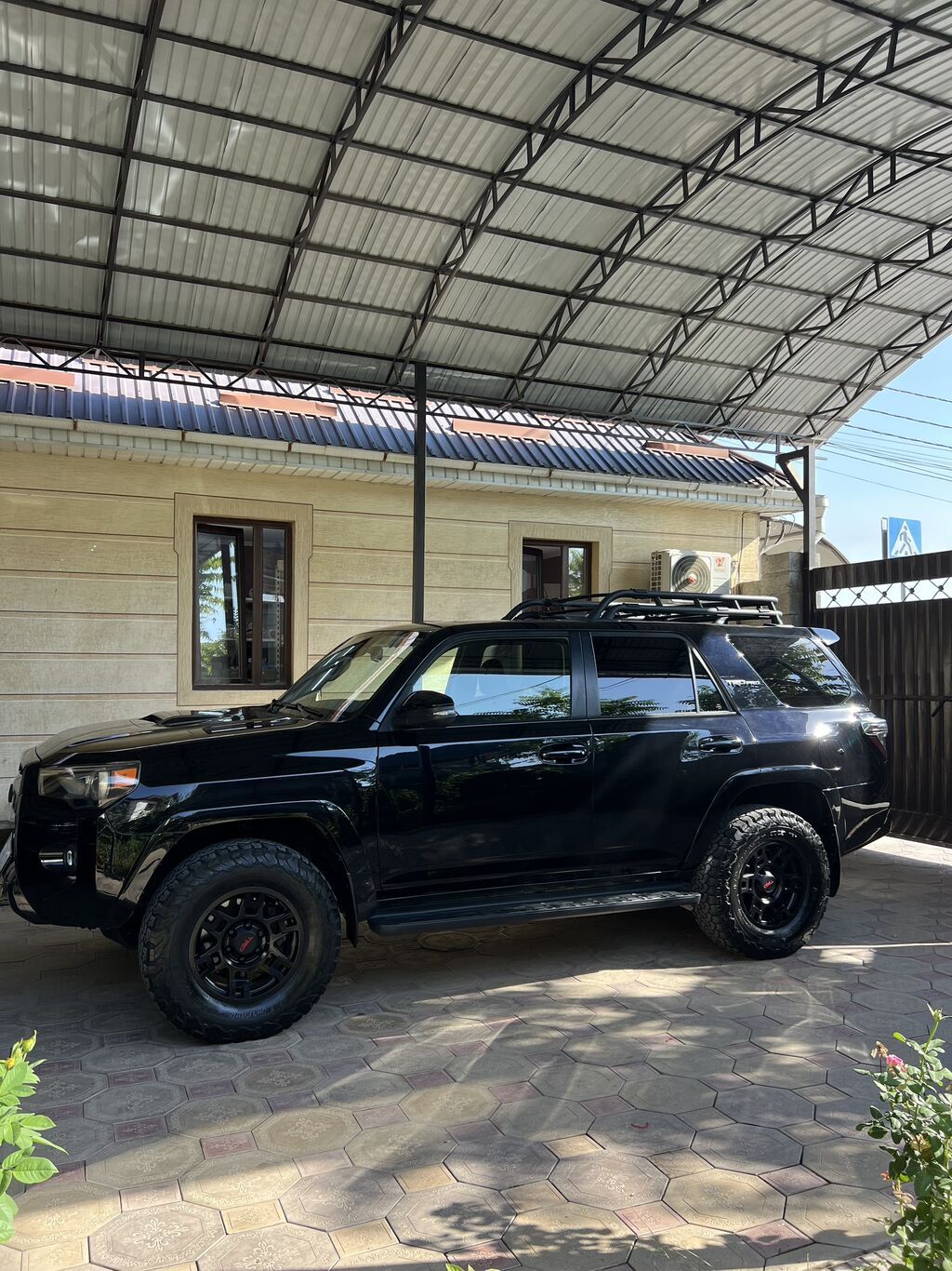 Toyota 4Runner: 2020 г., 4 л, Автомат, Бензин, Внедорожник: фото 2