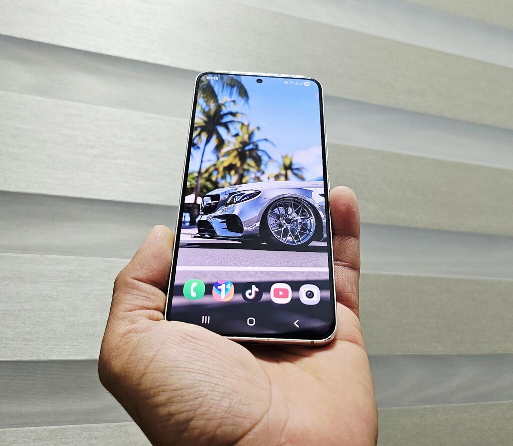 Samsung Galaxy S22, Б/у, 256 ГБ, цвет - Серебристый, 1 SIM, 2 SIM, eSIM — фото 3
