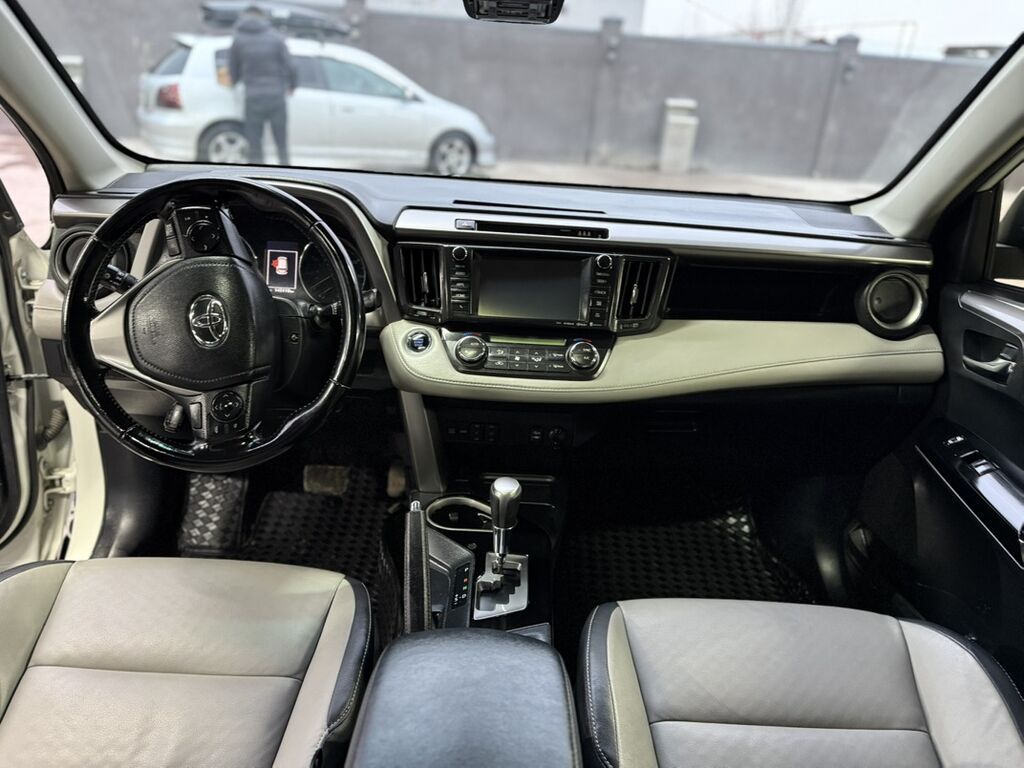 Toyota RAV4: 2018 г., 2.5 л, Автомат, Бензин, Кроссовер: фото 6