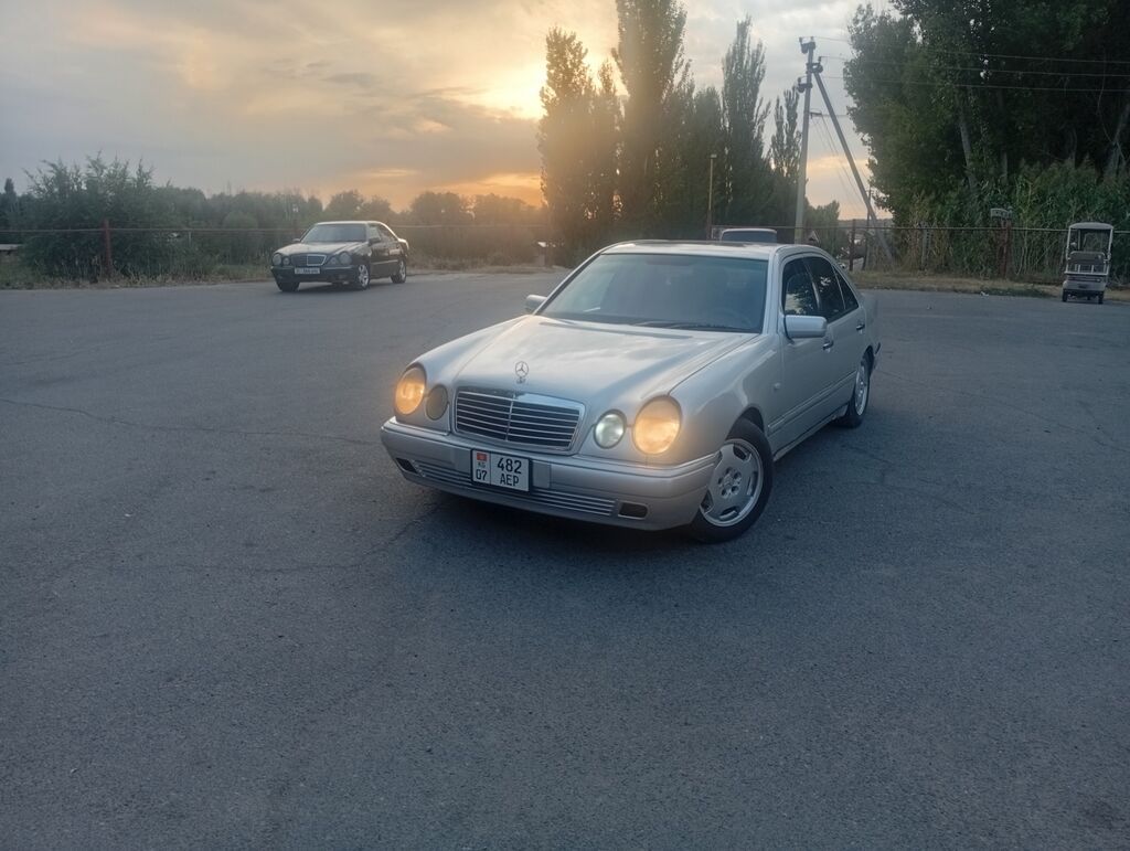 Mercedes-Benz E-Class: 1997 г., 2.3 л, Механика, Бензин, Седан: фото 1