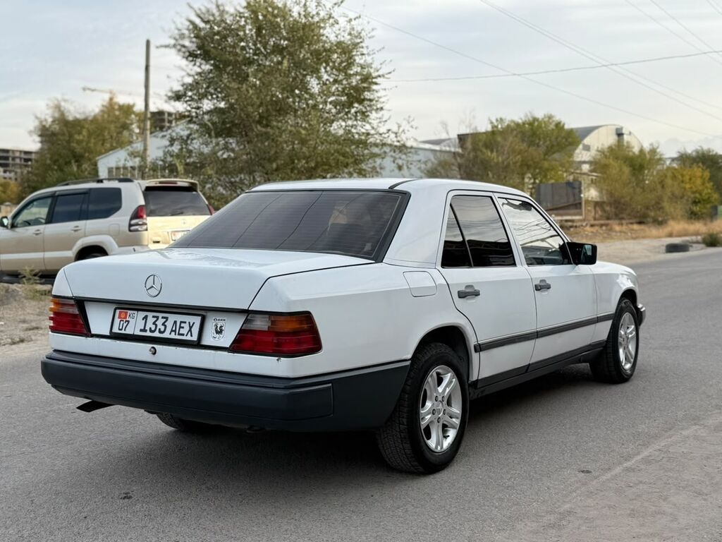 Mercedes-Benz W124: 1988 г., 2 л, Автомат, Бензин, Седан: фото 3