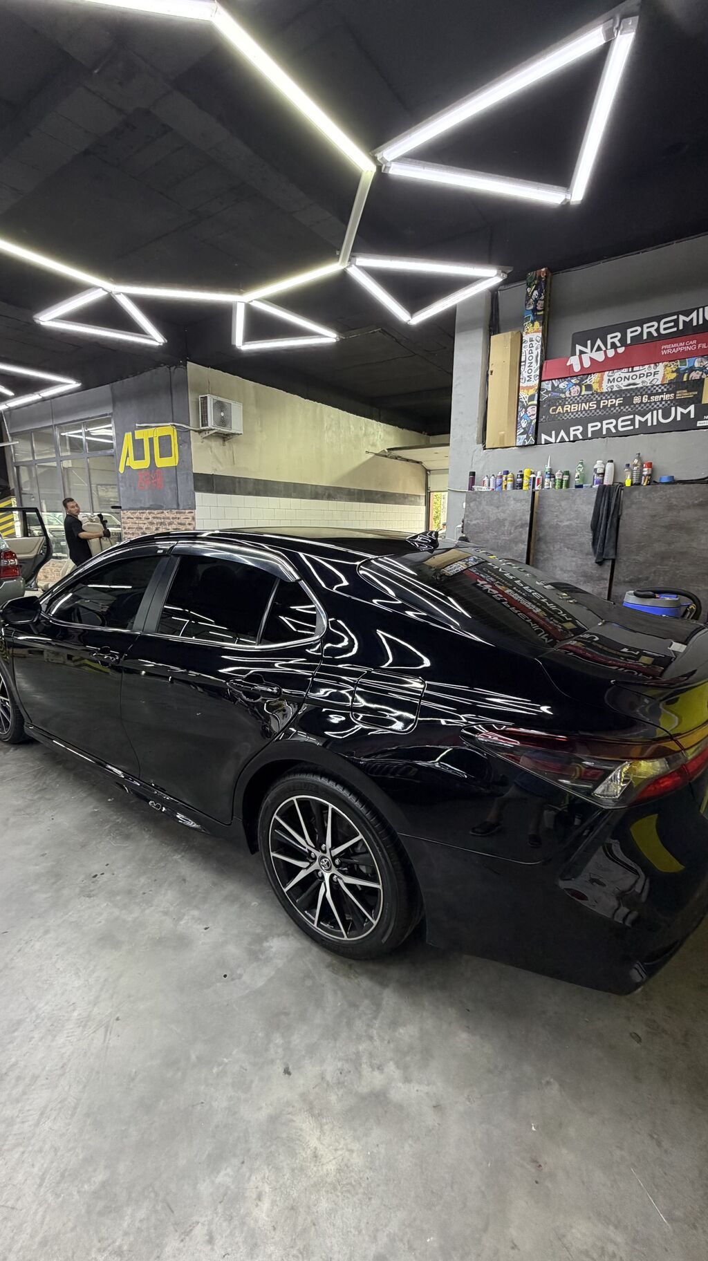 Toyota Camry: 2021 г., 2.5 л, Автомат, Гибрид, Седан: фото 2