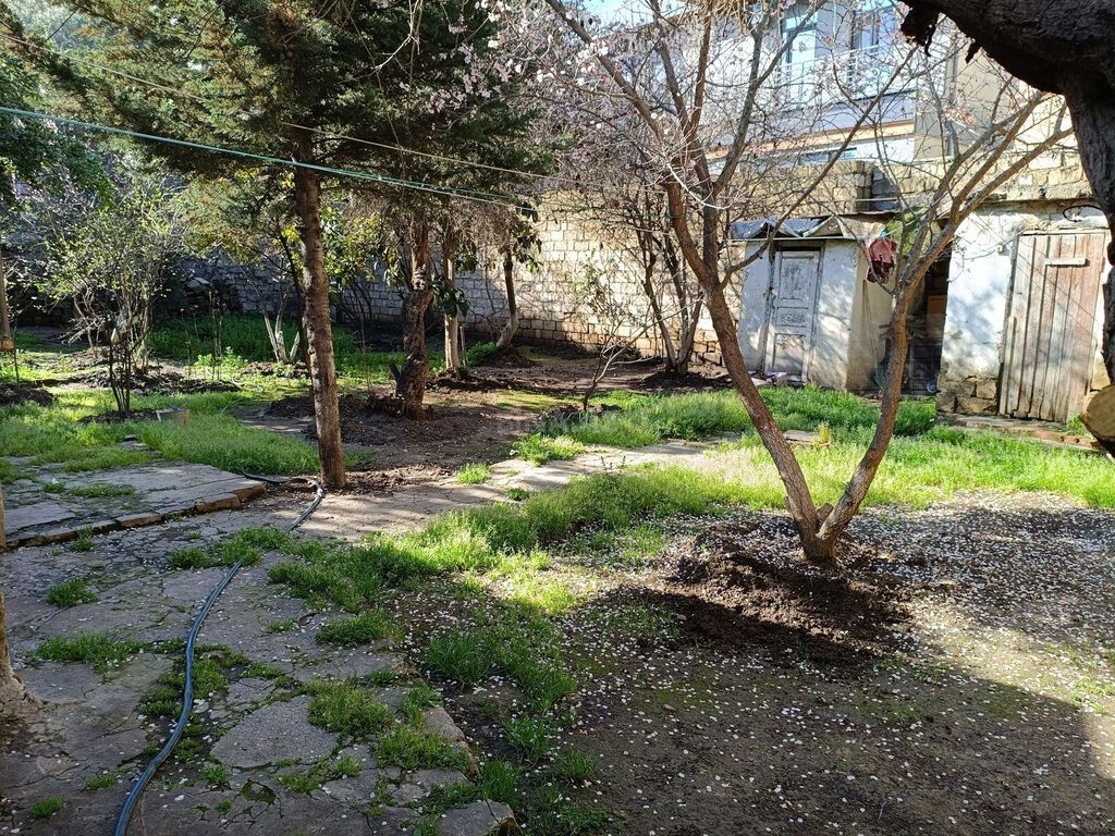 Çox tanımış ərazidə yerləşən təcili olaraq amerikanka tipli ev və