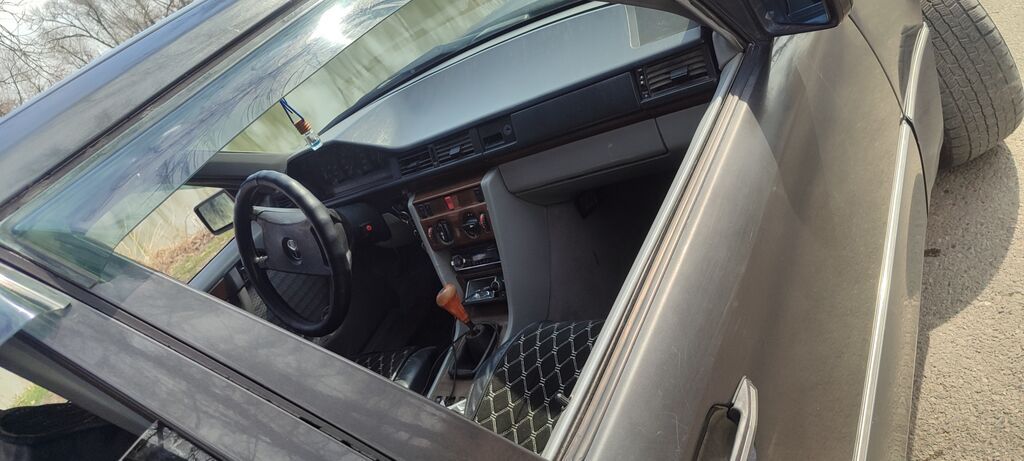 Mercedes-Benz W124: 1990 г., 2 л, Механика, Бензин, Седан: фото 5
