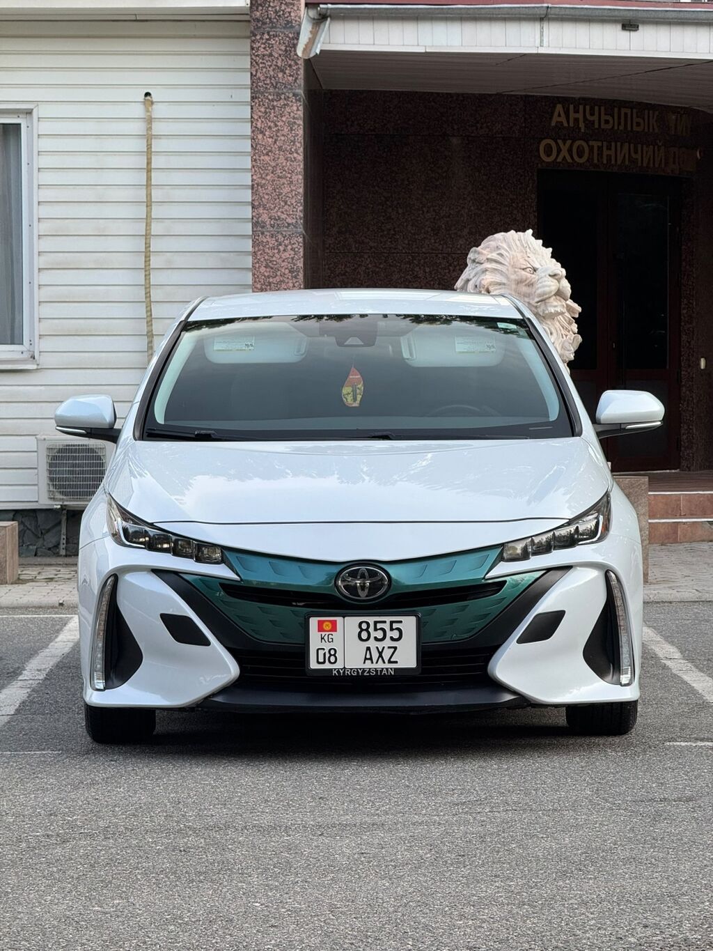 Toyota Prius: 2020 г., 1.8 л, Автомат, Электромобиль, Лифтбек: фото 3