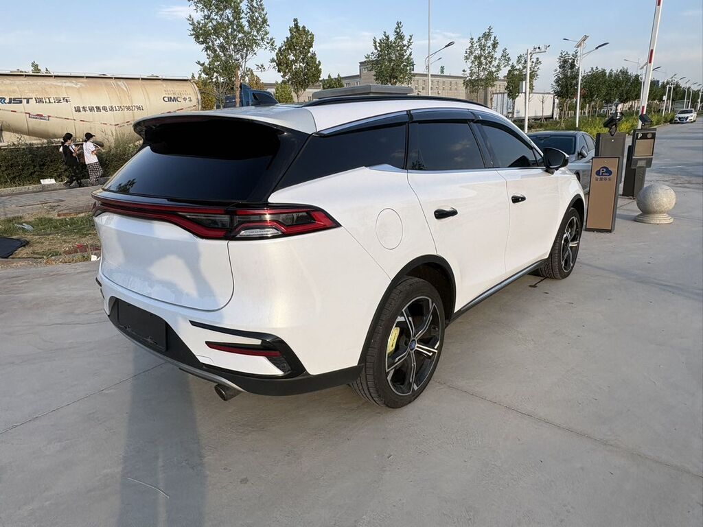 BYD Tang: 2021 г., 1.5 л, Автомат, Гибрид, Кроссовер: фото 5