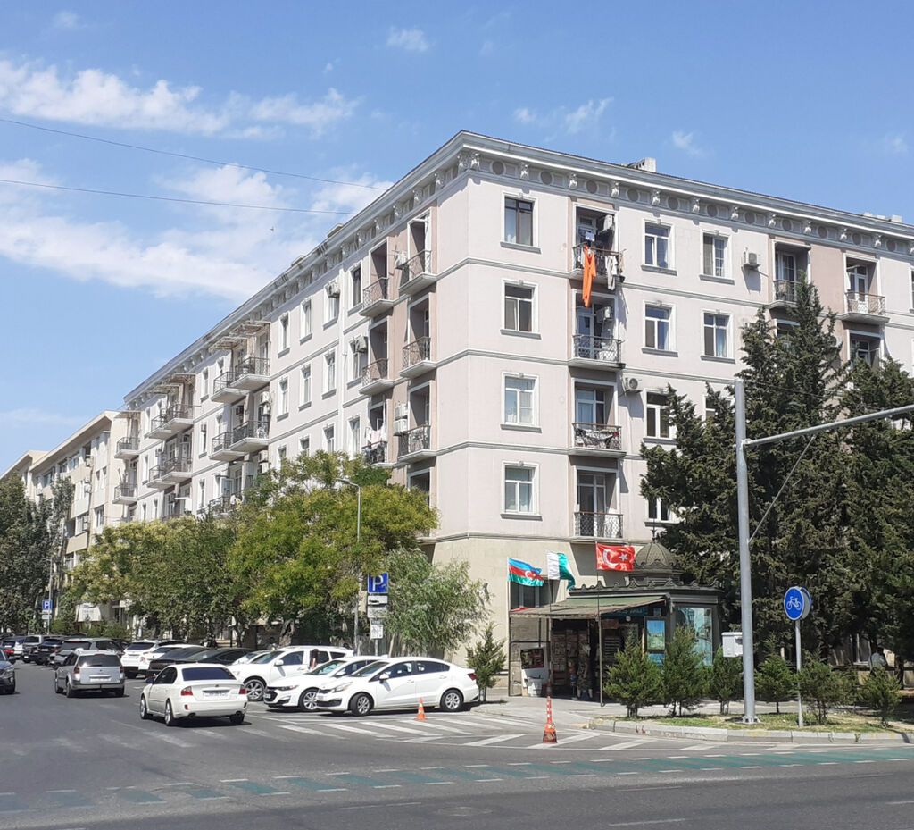 Şəhərin 28 may ərazisində,,,Səməd Vurğun parkı qarşısında 5mərtəbəli