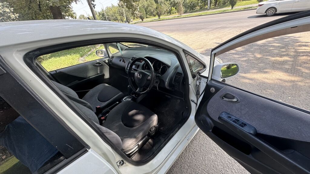 Honda Fit: 2003 г., 1.3 л, Автомат, Бензин, Хэтчбэк: фото 7