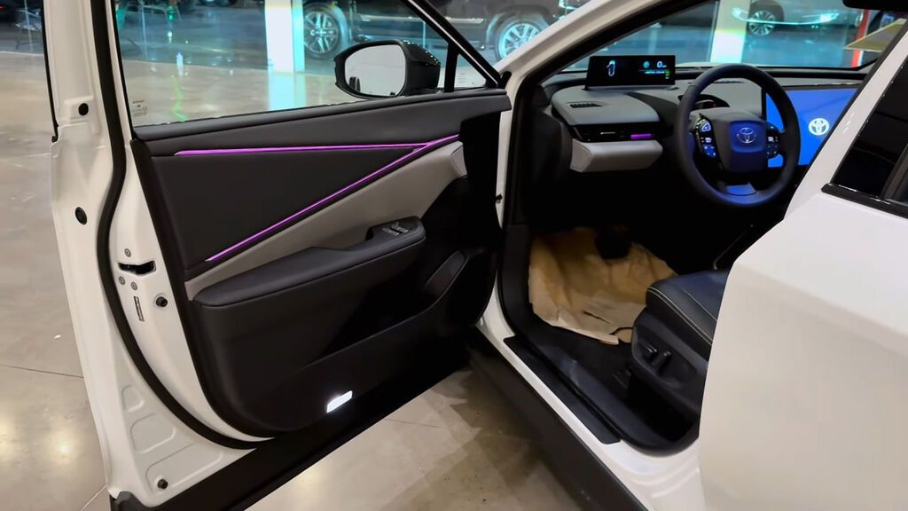 Toyota : 2026 г., Электромобиль: фото 7