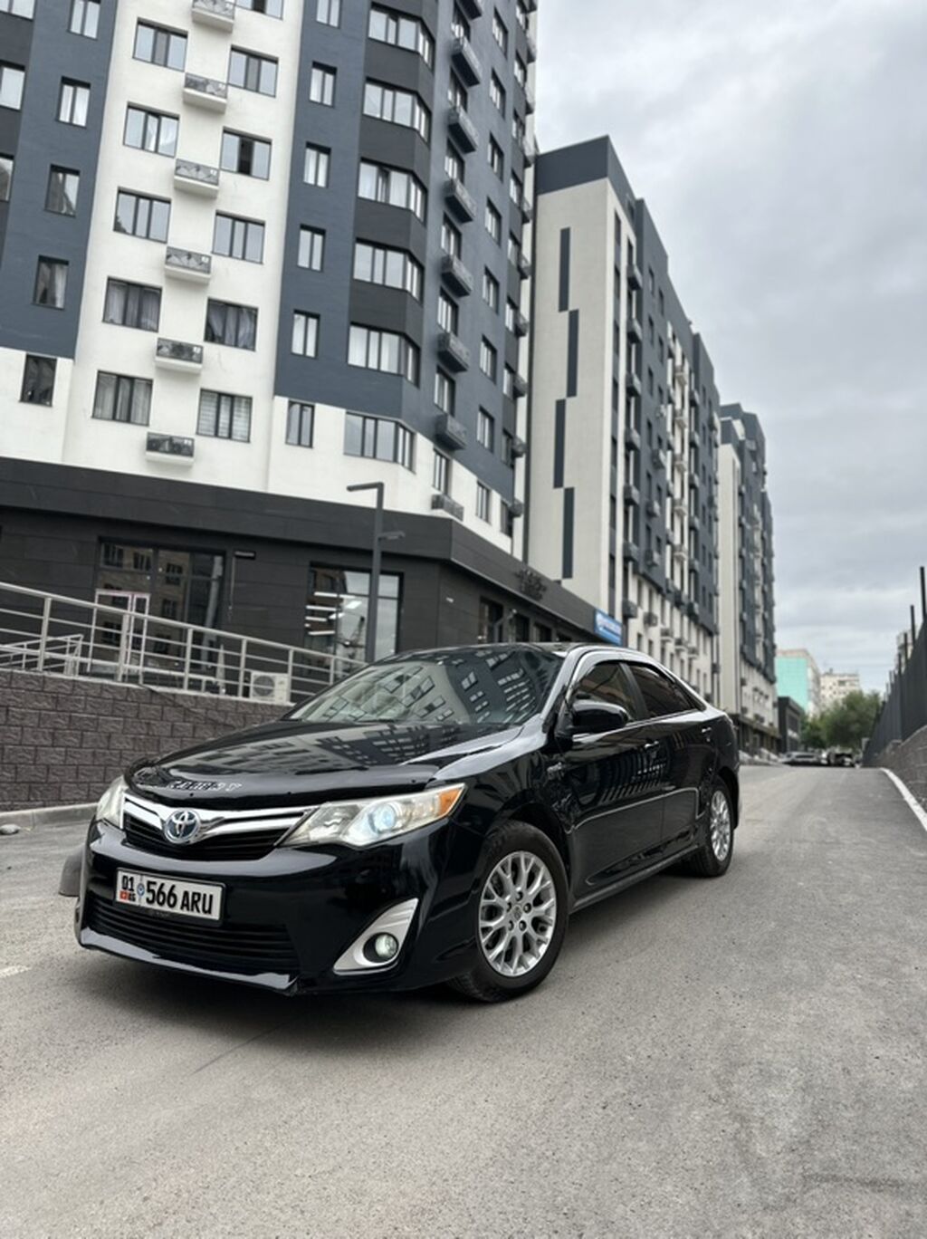 Toyota Camry: 2013 г., 2.5 л, Автомат, Гибрид, Седан: фото 2
