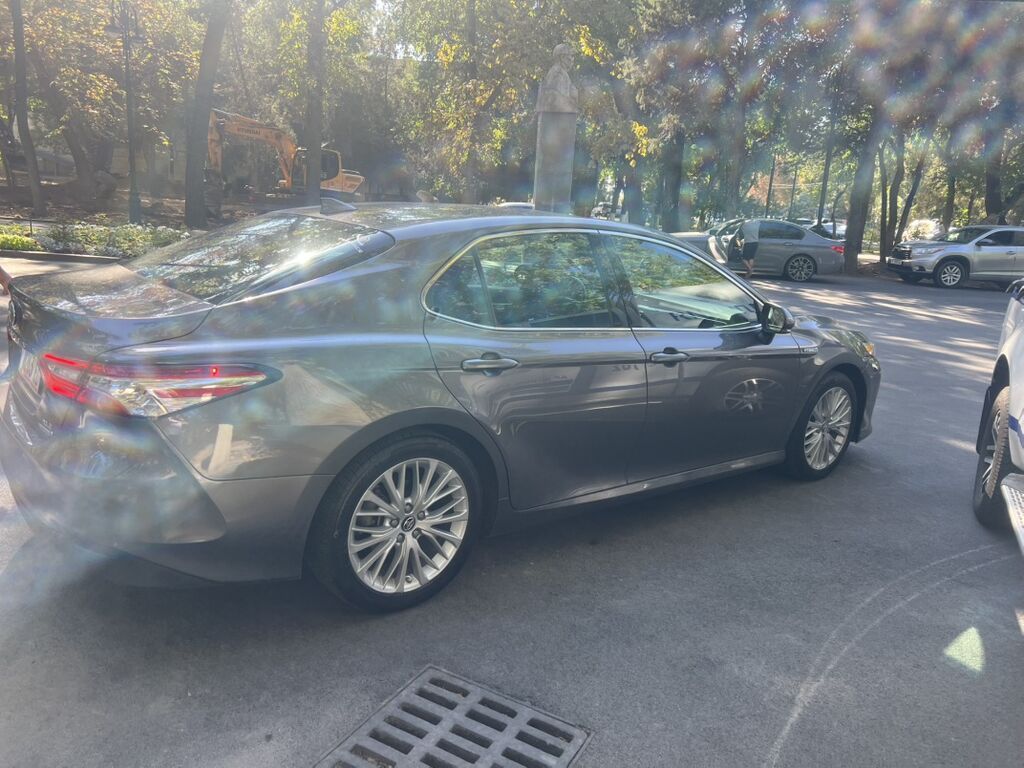 Toyota Camry: 2019 г., 2.5 л, Вариатор, Гибрид, Седан: фото 5