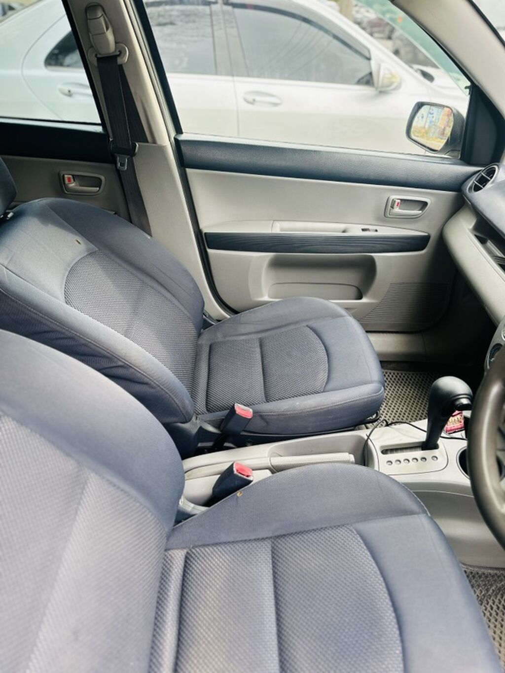 Mazda Demio: 2003 г., Хэтчбэк: фото 6