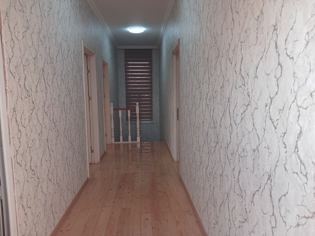 1-mərtəbədə 4 yataq otağı s.q 2-mərtəbədə zal 9/4, 1 yataq otağı