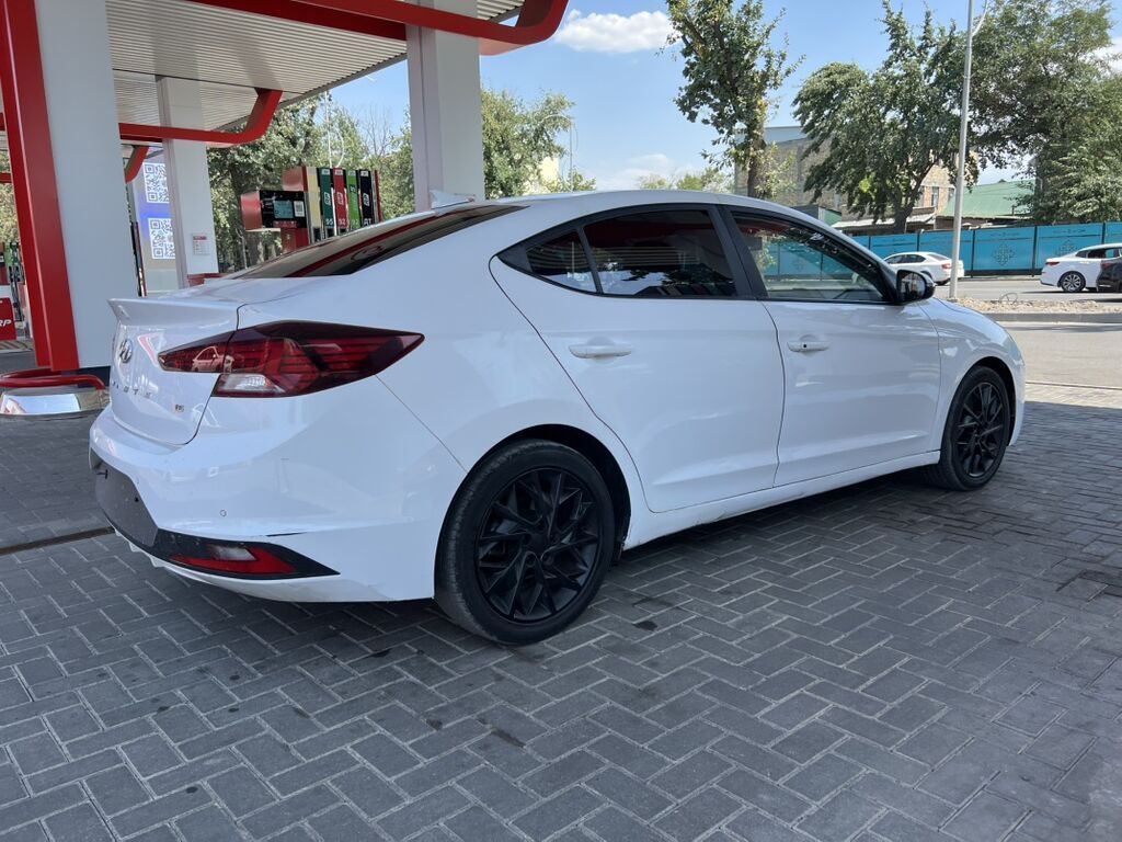 Hyundai Elantra 2019, 1.6 л, автомат, бензин: фото 4