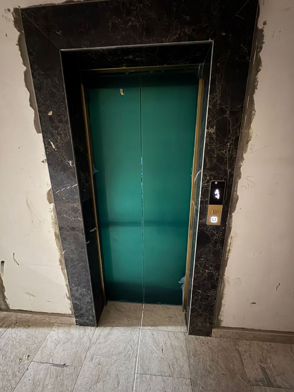 3 otaqlı, Yeni tikili, 147 kv. m