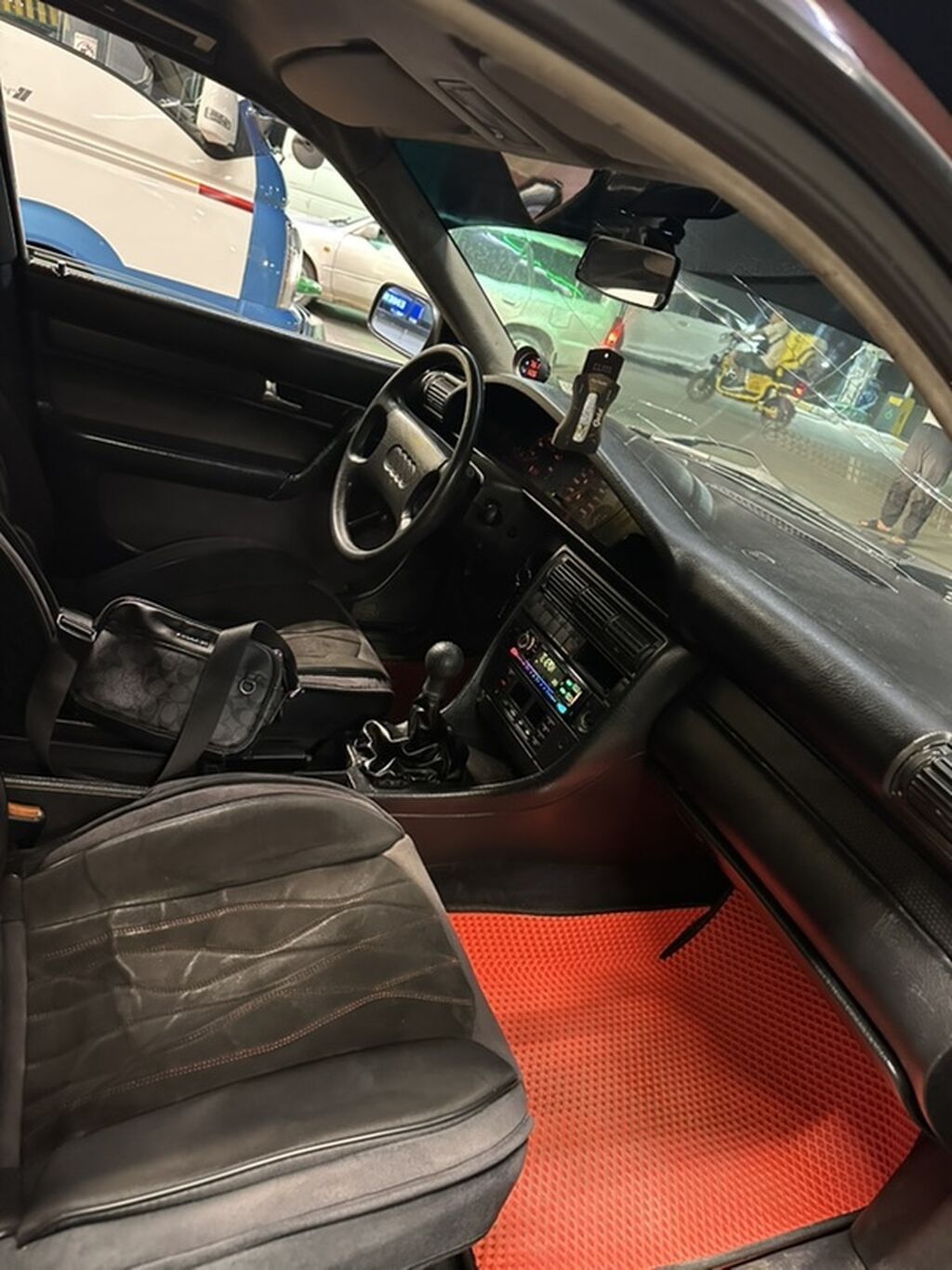 Audi S4: 1995 г., 2.3 л, Механика, Бензин, Седан: фото 5