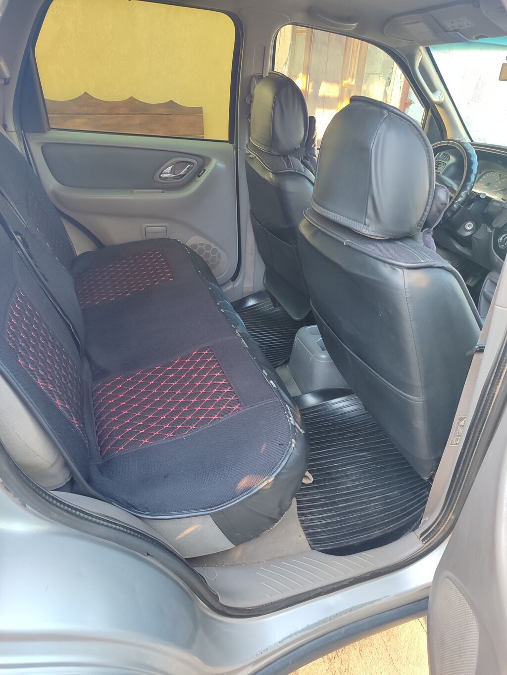 Mazda Tribute: 2002 г., 2 л, Механика, Бензин, Кроссовер: фото 5