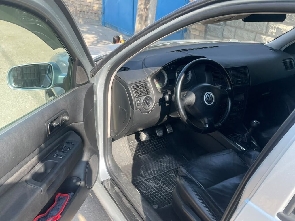 Volkswagen Golf: 2002 г., 1.6 л, Механика, Бензин: фото 5