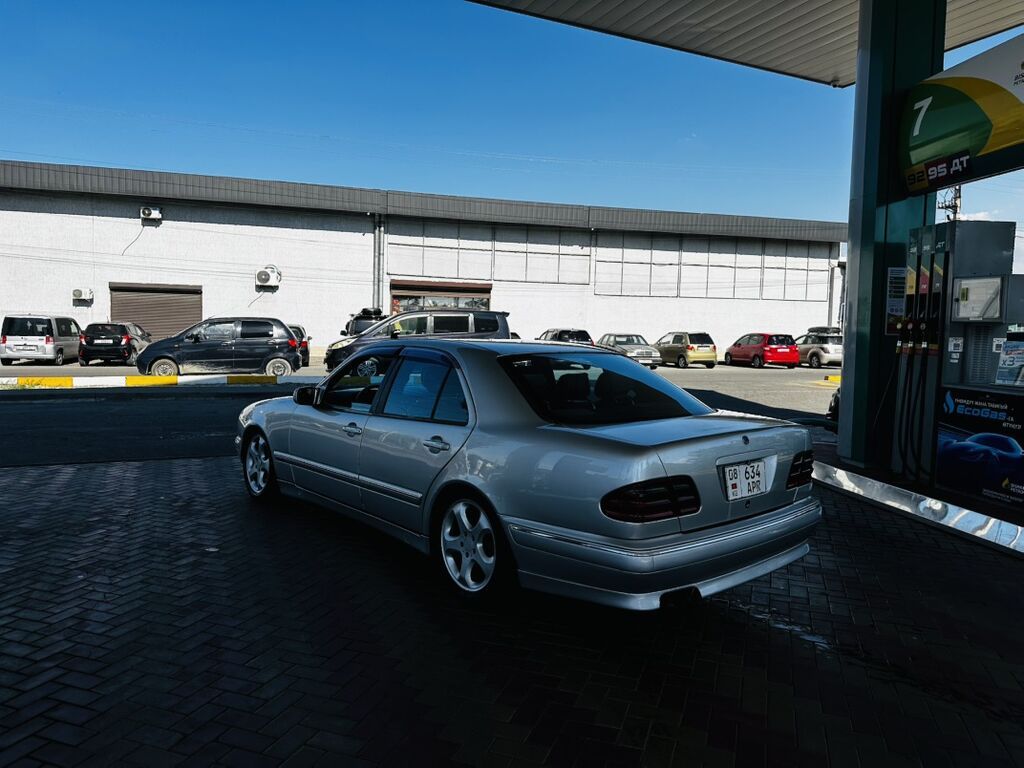 Mercedes-Benz E-Class: 2001 г., 4.3 л, Автомат, Бензин, Седан — фото 3