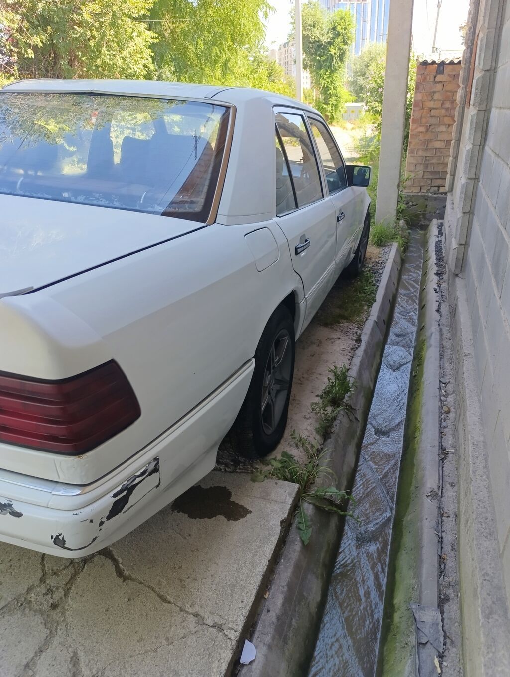 Mercedes-Benz 190: 1992 г., Автомат, Бензин, Седан: фото 3