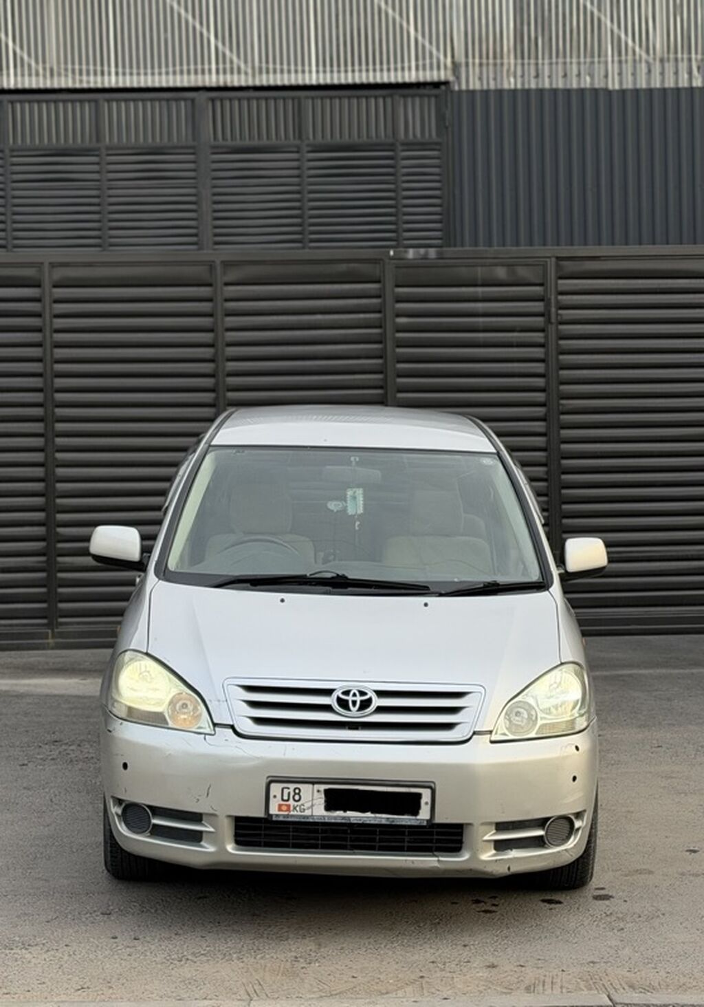 Toyota Ipsum: 2002 г., 2.4 л, Автомат, Бензин, Минивэн: фото 3