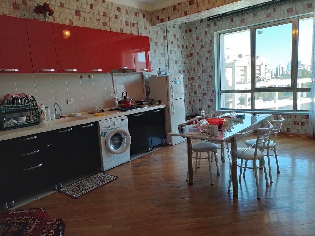 Yasamal, 3 otaqlı, Yeni tikili, m. Elmlər Akademiyası, 130 kv. m