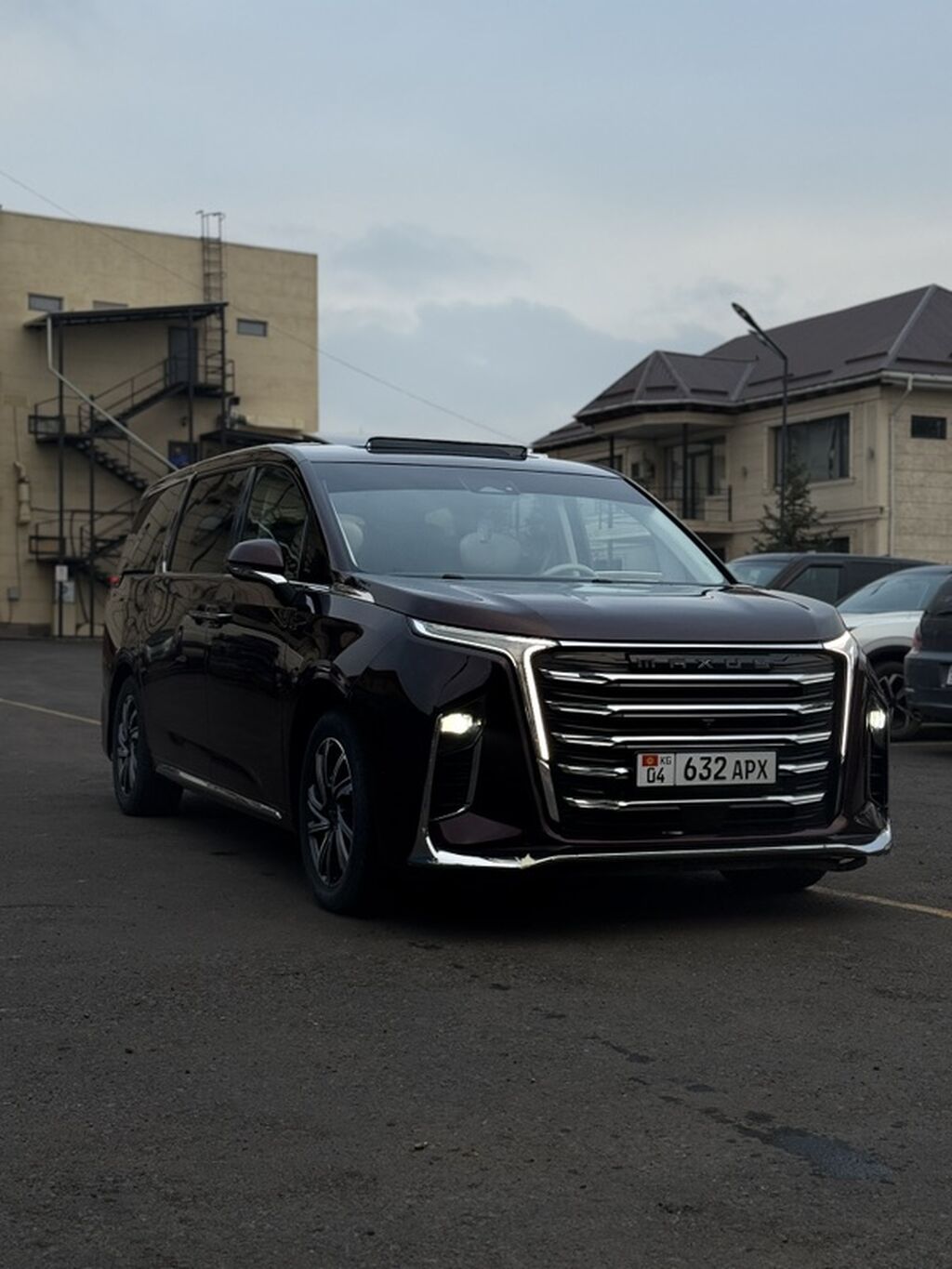 Toyota Alphard: 2024 г., 2 л, Автомат, Бензин, Минивэн: фото 3