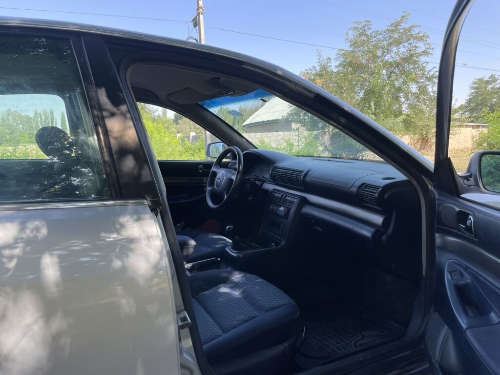 Audi A4: 1998 г., 2.4 л, Механика, Бензин, Седан: фото 8