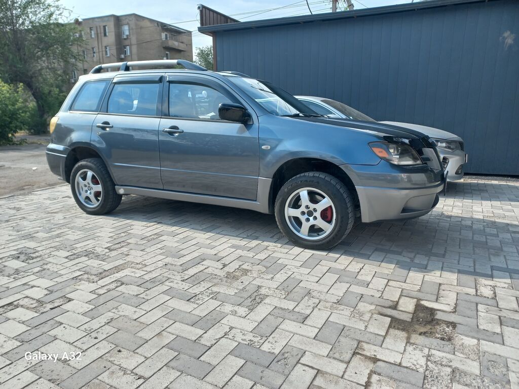 Mitsubishi Outlander: 2003 г., 2 л, Механика, Бензин, Кроссовер — фото 1