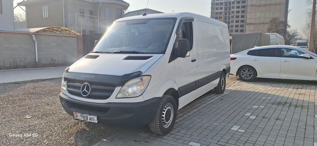 Mercedes-Benz Sprinter, цельнометаллический фургон белого цвета: фото 4