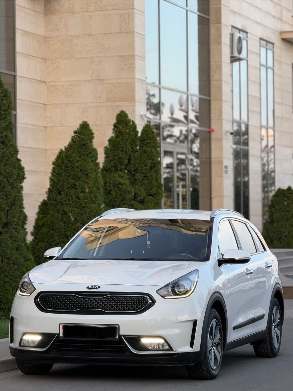 Kia Niro: 2019 г., 1.6 л, Автомат, Гибрид, Хэтчбэк: фото 2