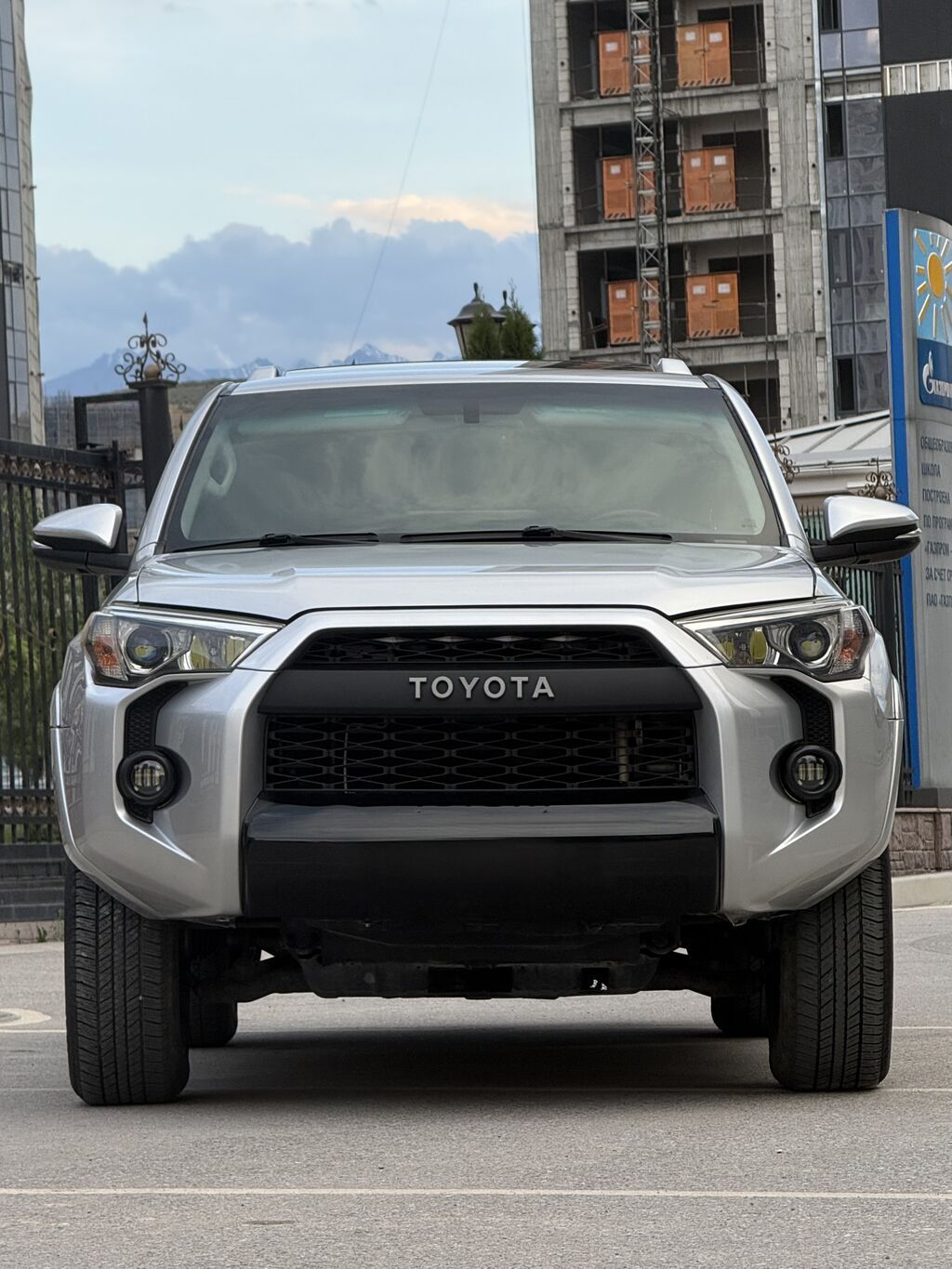 Toyota 4Runner: 2017 г., 4 л, Автомат, Бензин, Внедорожник — фото 4
