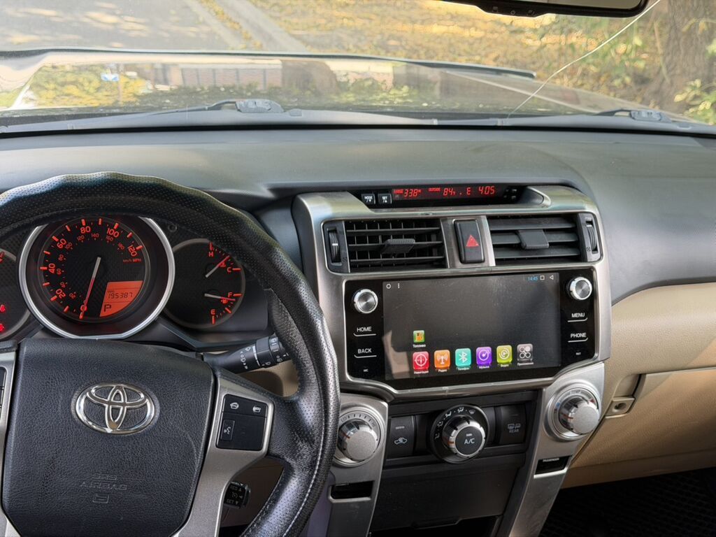 Toyota 4Runner: 2011 г., 4 л, Внедорожник: фото 8