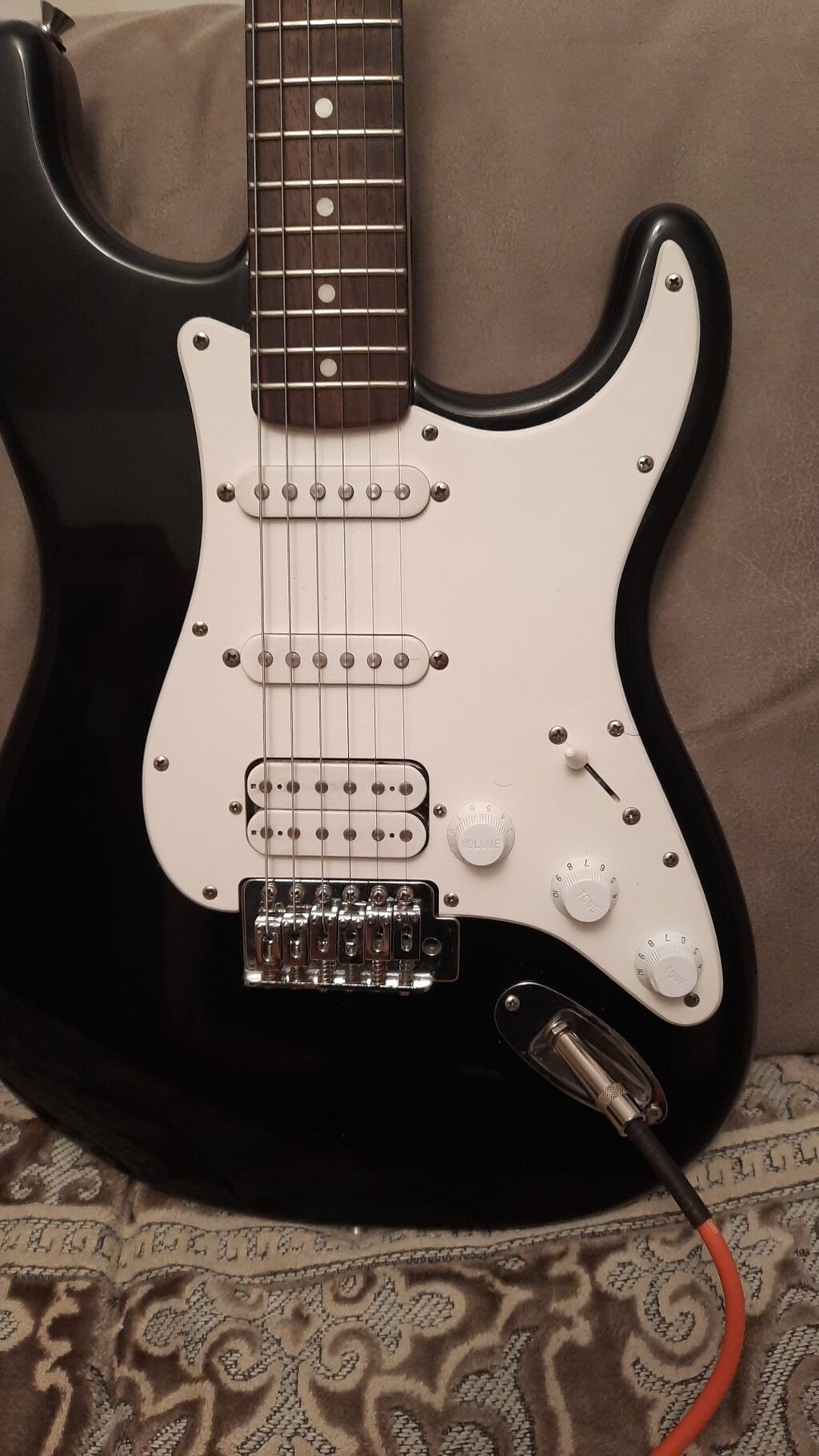 FENDER Squier SONIC HSS, Indonesia. Стратокастер с хабакером и 2мя: фото 2